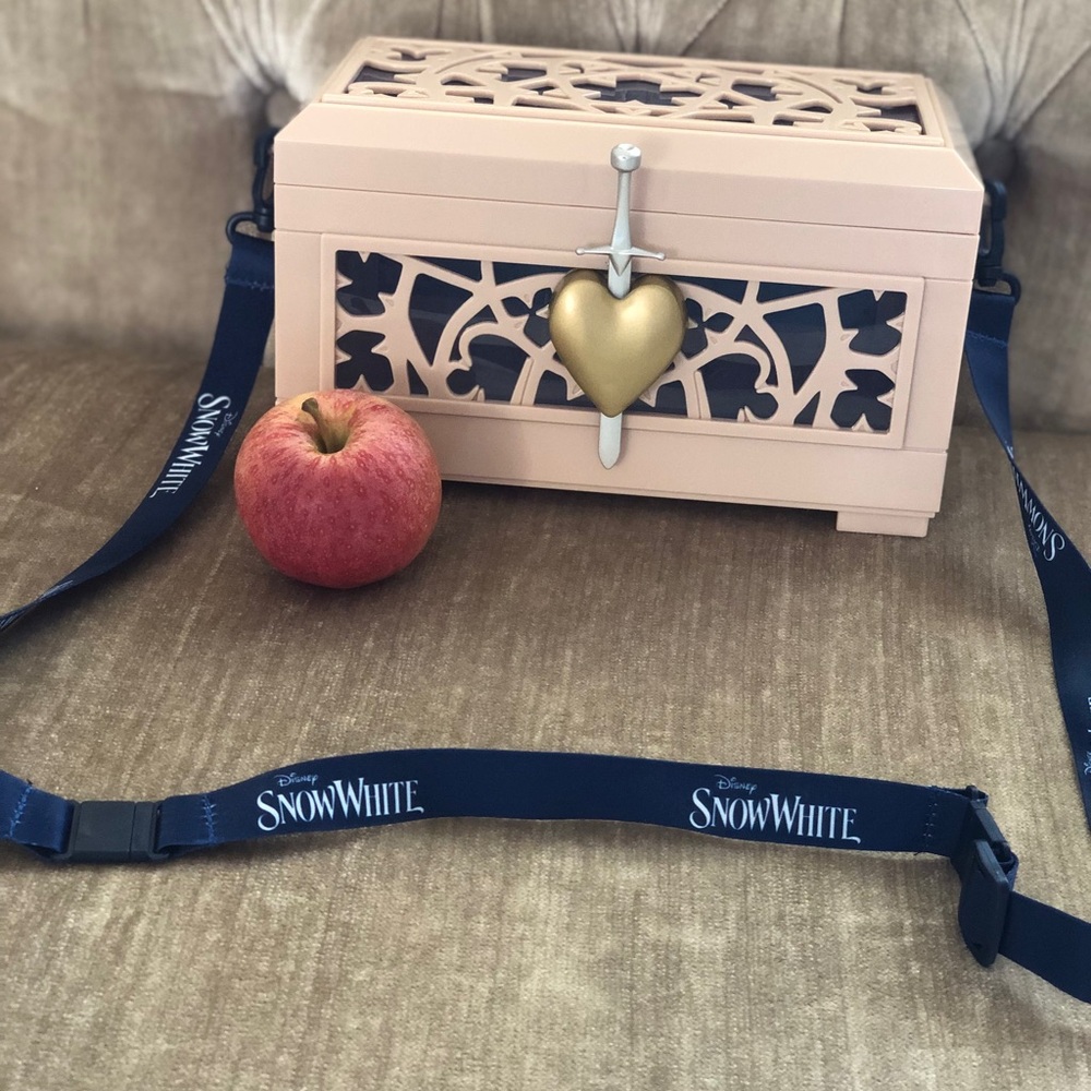 Disney Snow White Popcorn Bucket with Heart Clasp - Cream  and Gold